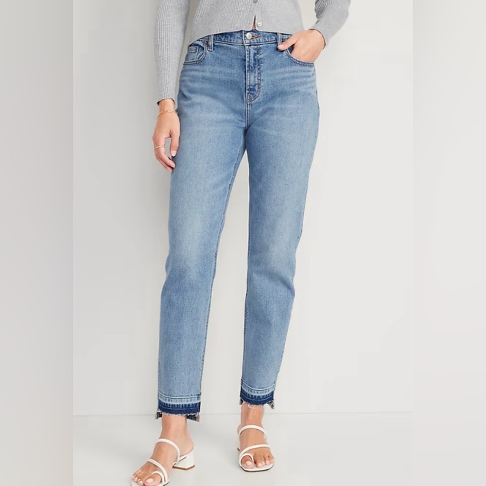 Brand New - Old Navy Mid Rise Straight Cut-off Jeans - Petit size 8